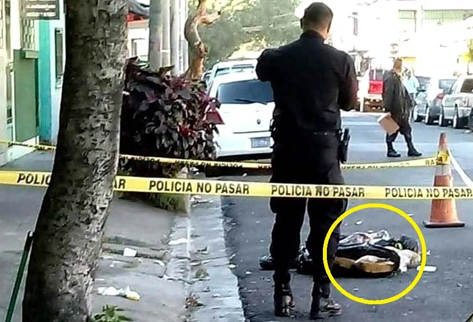 Bolsas encontradas en Santa Tecla que ten&iacute;an forma humana 2