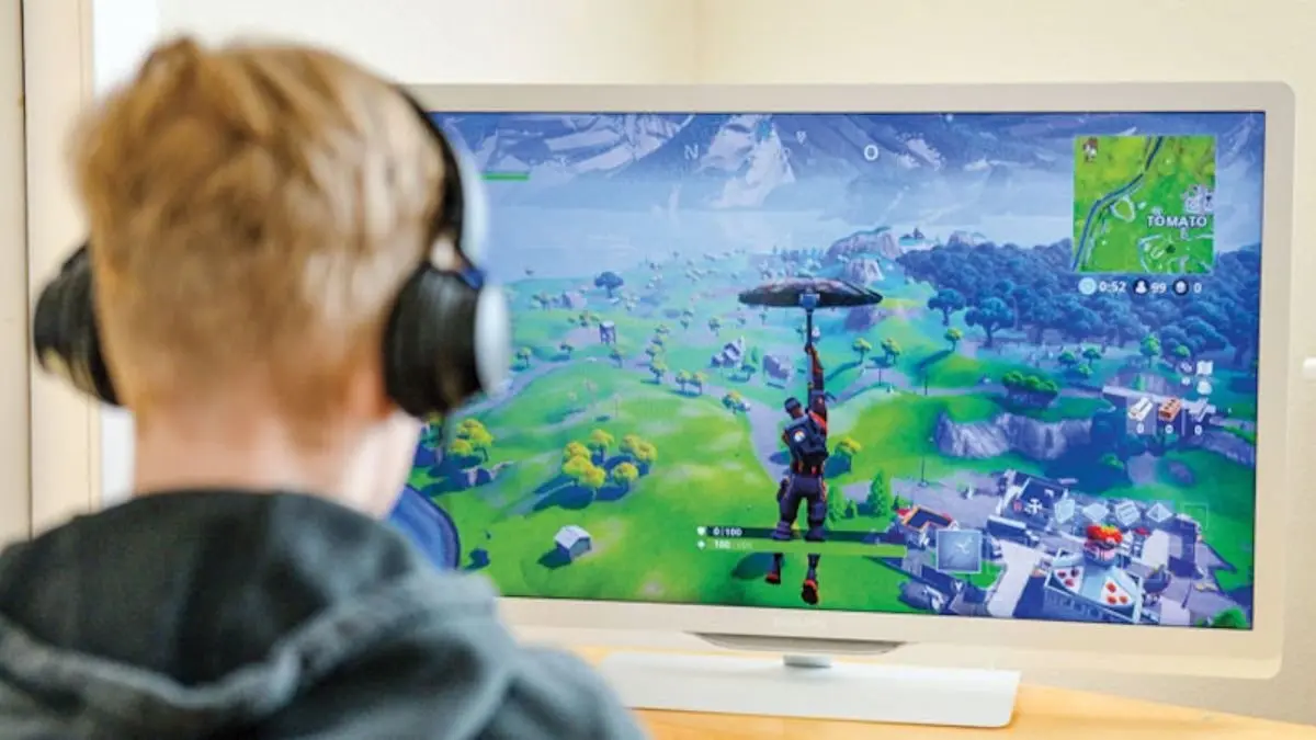 NI&ntilde;o jugando a Fornite