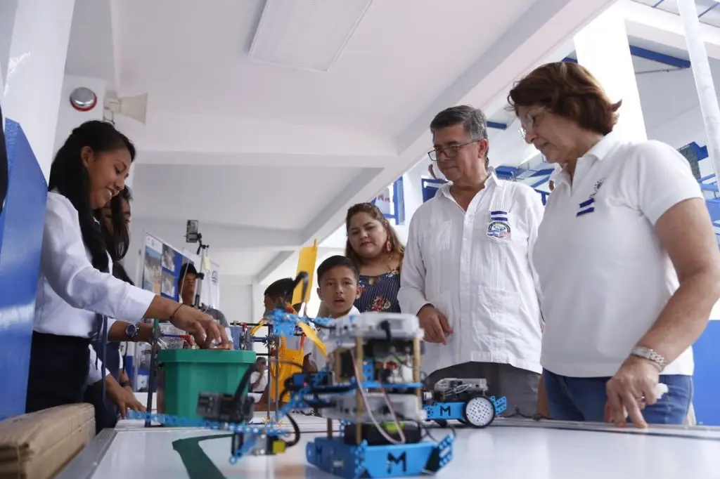 Ministra de Educaci&oacute;nt