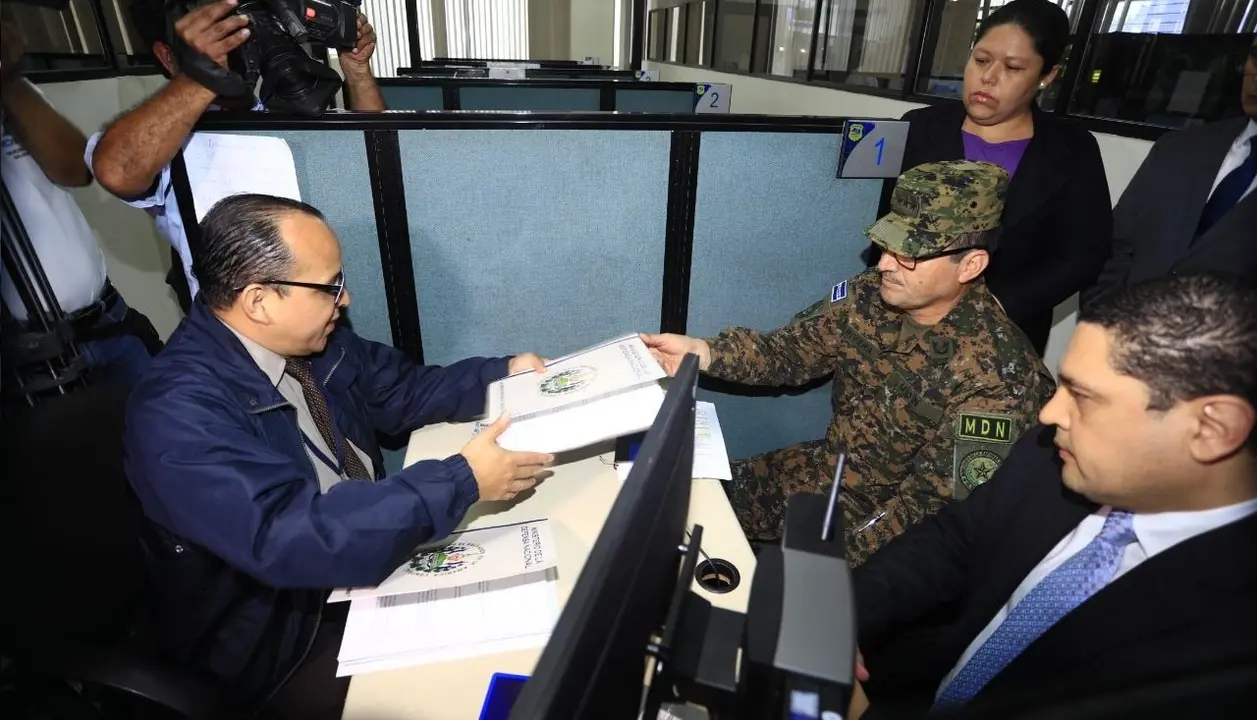 Defensa interpone denuncia contra Gustavo L&oacute;pez