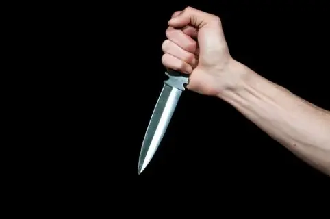 Hombre con un cuchillo