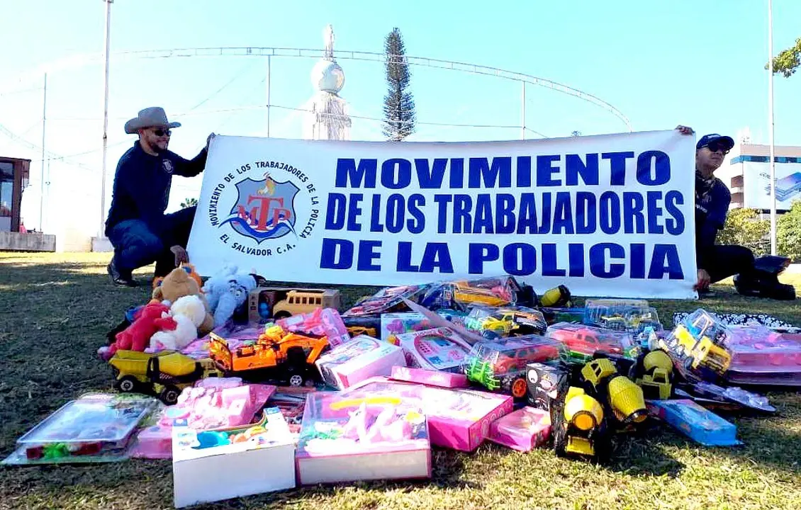 Donativo de juguetes Movimiento de los Trabajadores de la Polic&iacute;a 3