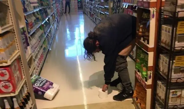 Dentro de supermercado en San Francisco