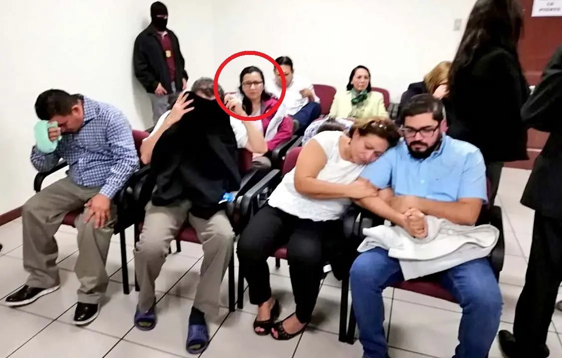 Esposa de Sigfrido Reyes en juzgados