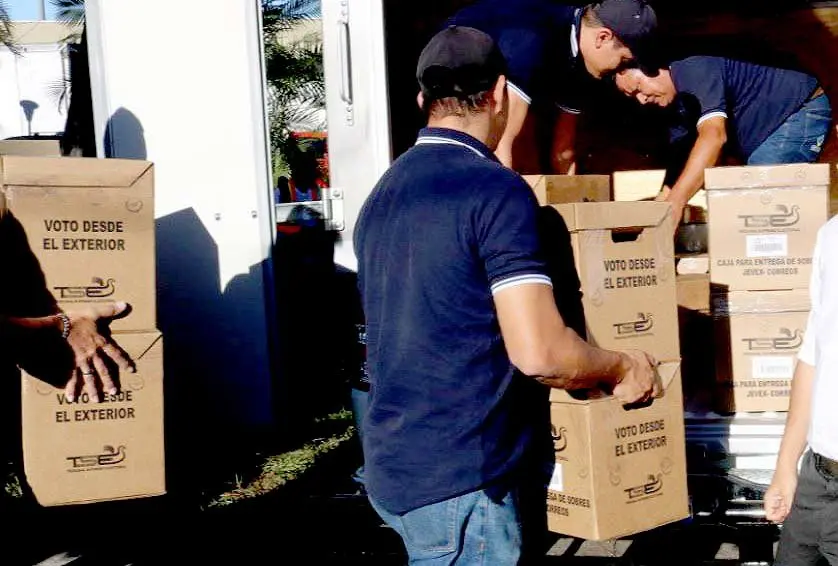 Boto en el exterior foto cortes&iacute;a TSE 3