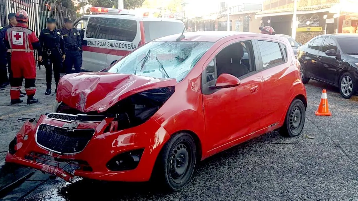 Conductor ebrio mata a peat&oacute;n frente a redondel Torogoz 5