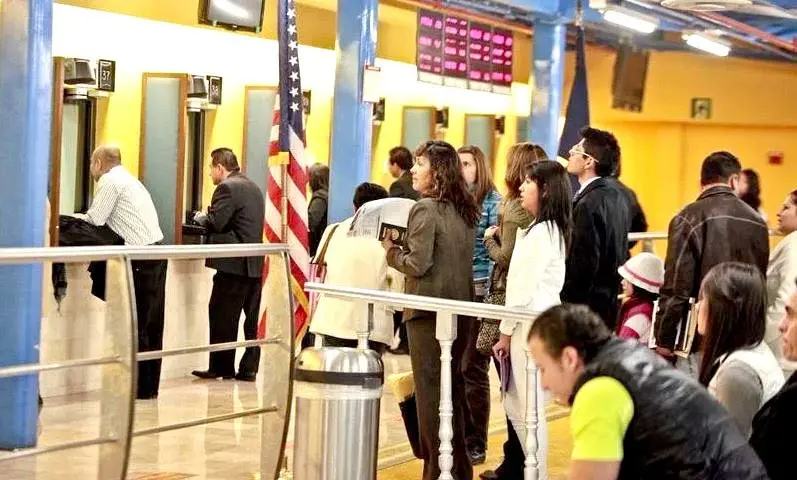 Cola para solicitar visa para Estados Unidos El Universal de M&eacute;xico