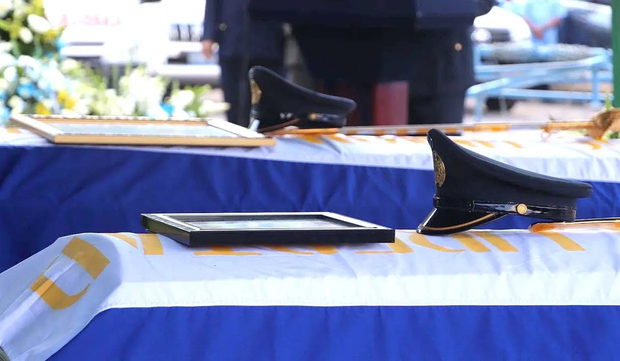 Entierran a los capitanes que muriron en accidente a&eacute;reo 2