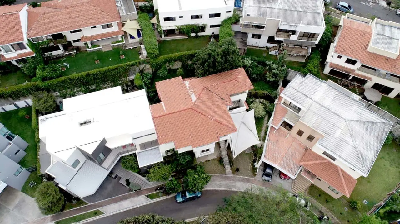 Confiscan inmuebles a funcionarios de Funes 2