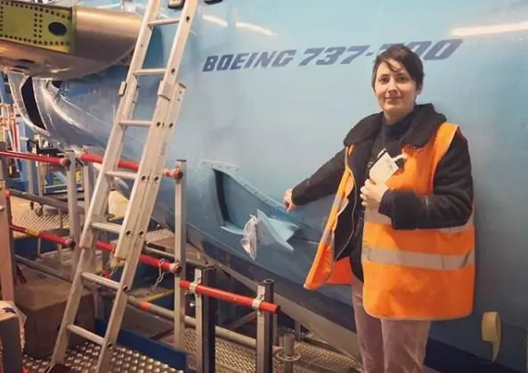 Se enamora de avi&oacute;n