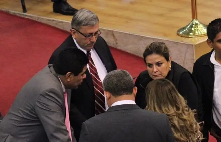 Carlos Reyes y otros diputados