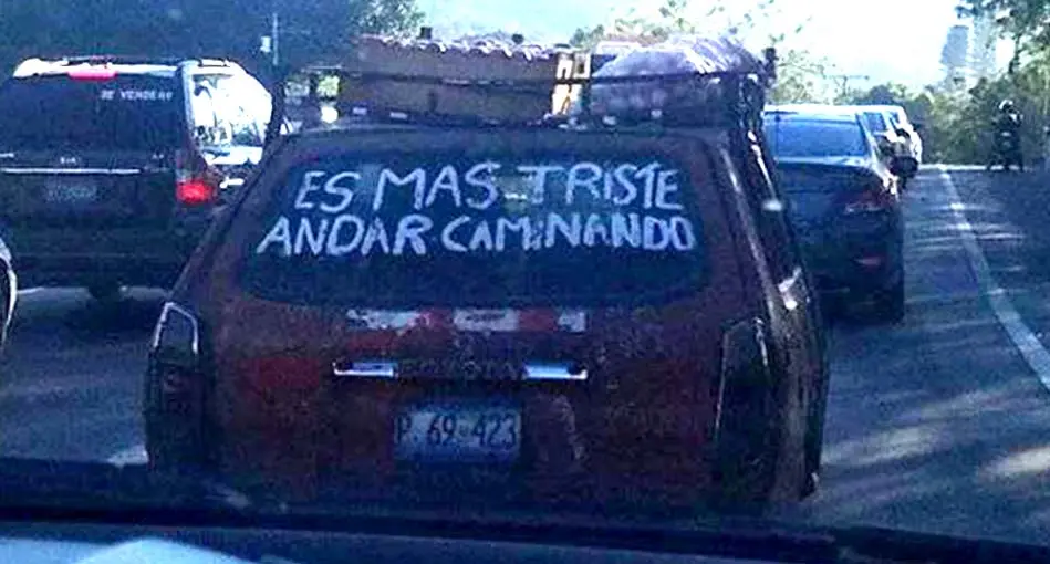 Nota curiosa ciudadano se defiende de las cr&iacute;ticas por manejar caro viejo 2