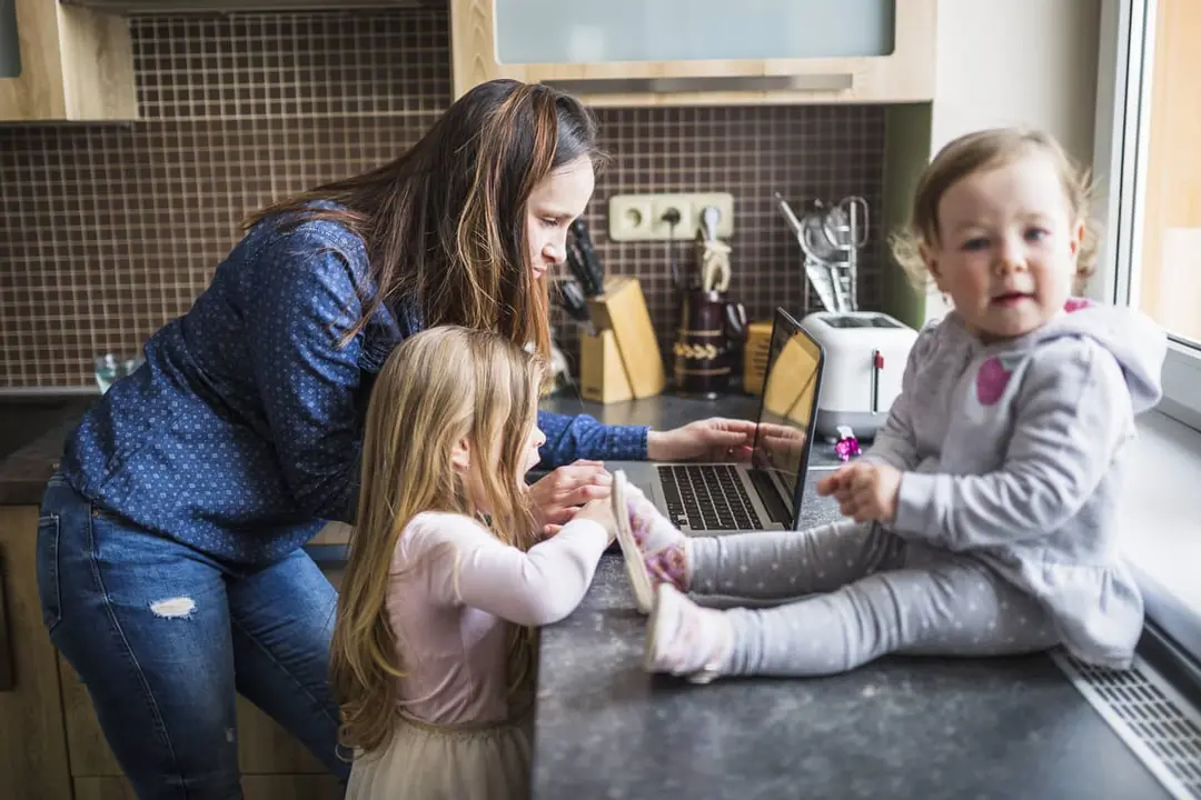 teletrabajo empleo padres ni&ntilde;os