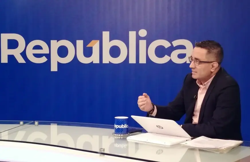 Apolonio Tobar en Rep&uacute;blica