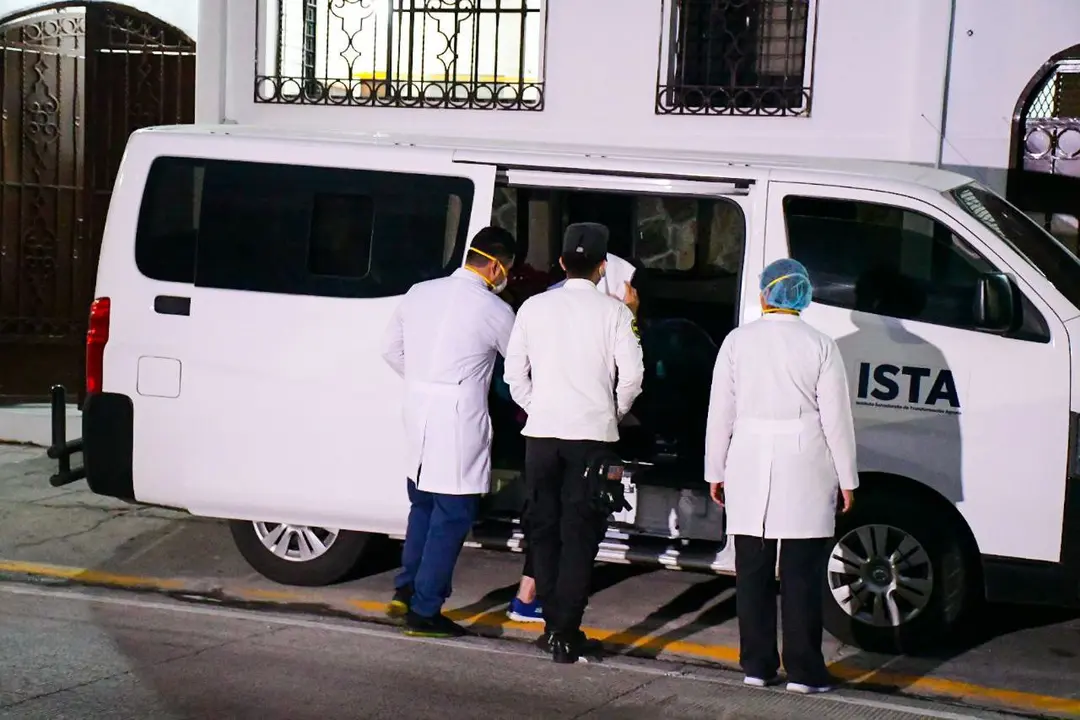 Salvadore&ntilde;o sale de Centro de Contenci&oacute;n