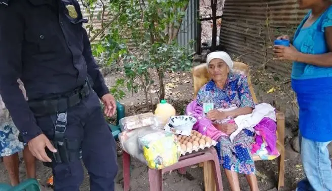 Anciana de escasos recursos