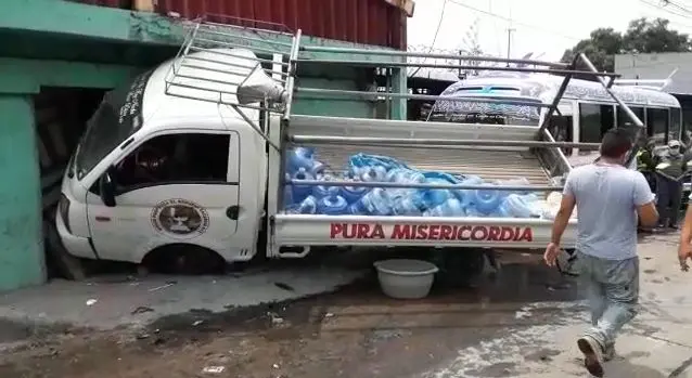 Incrust&oacute; a casa