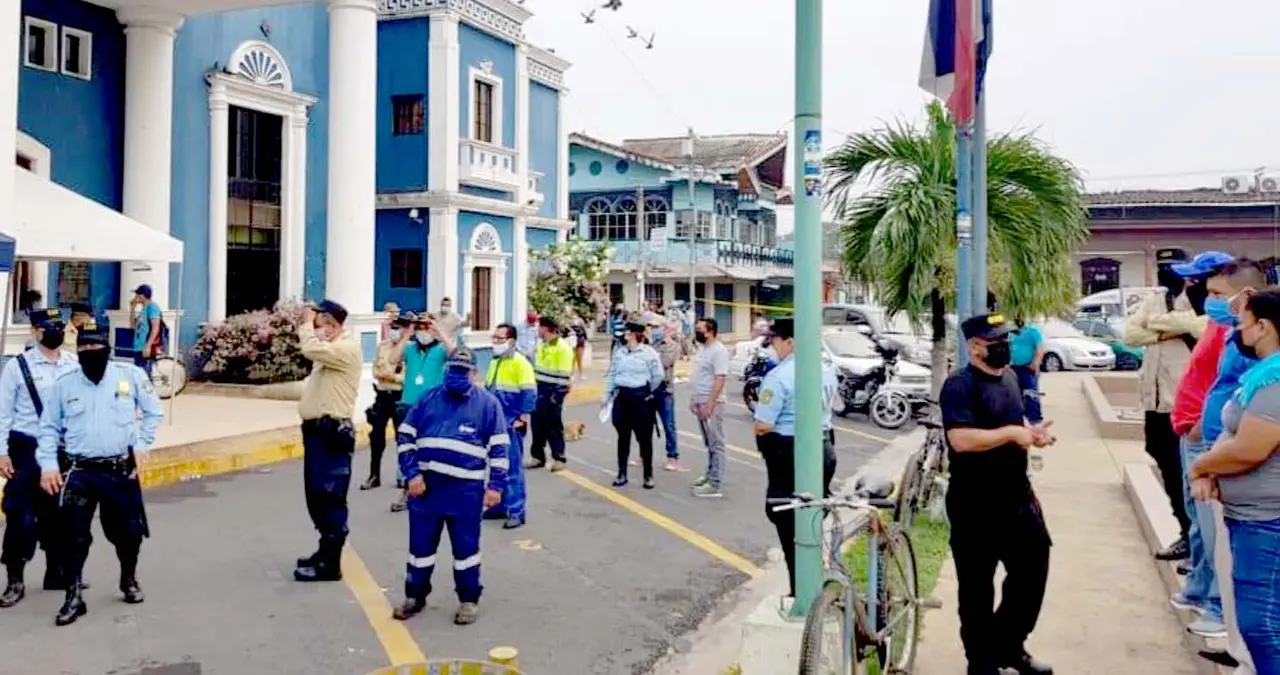 Protesta frente a la alcald&iacute;a de Apopa