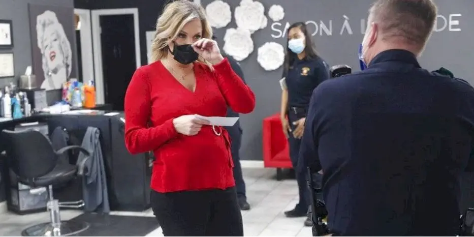 Due&ntilde;a de sala de belleza