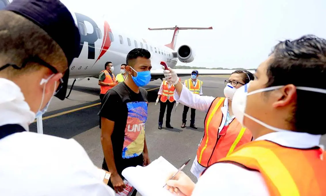 Salvadore&ntilde;os varados en el exterior