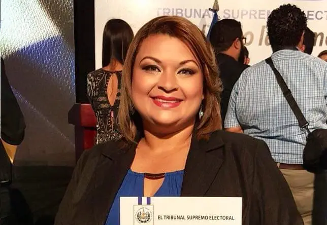 Claudia V&aacute;squez