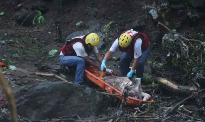 Mujer y ni&ntilde;o2