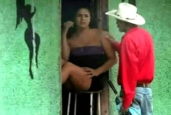 Pol&eacute;mica por hombre que predica en zona de burdeles de San Salvador Foto Francisco Campos