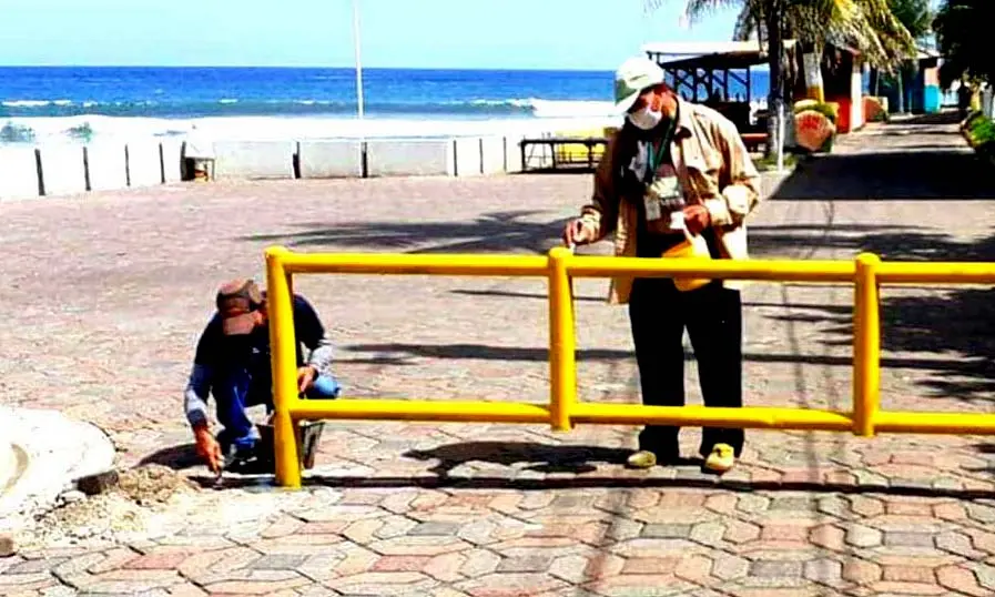 Colocan estructuras de hierro para evitar acceso al Male&oacute;n del Puerto Foto tomada de alcald&iacute;a de La Liberta 1