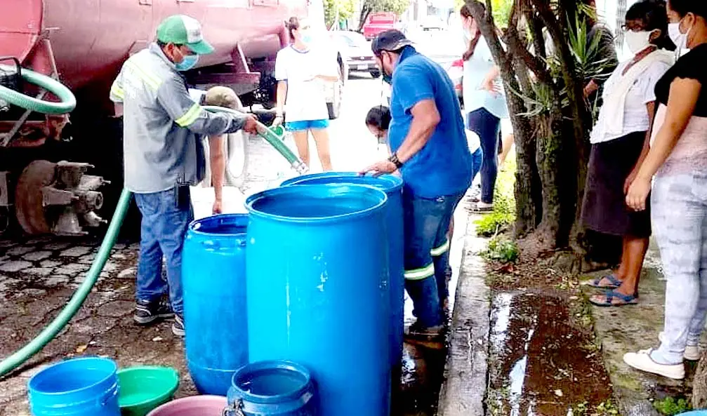 Afectados por la falta de agua en Soyapango Foto tomada de la alcald&iacute;a de Soyapango