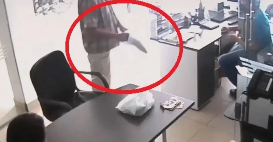 Intent&oacute; robar con banana