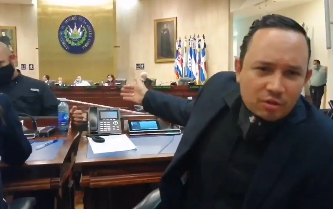 Arturo Maga&ntilde;a