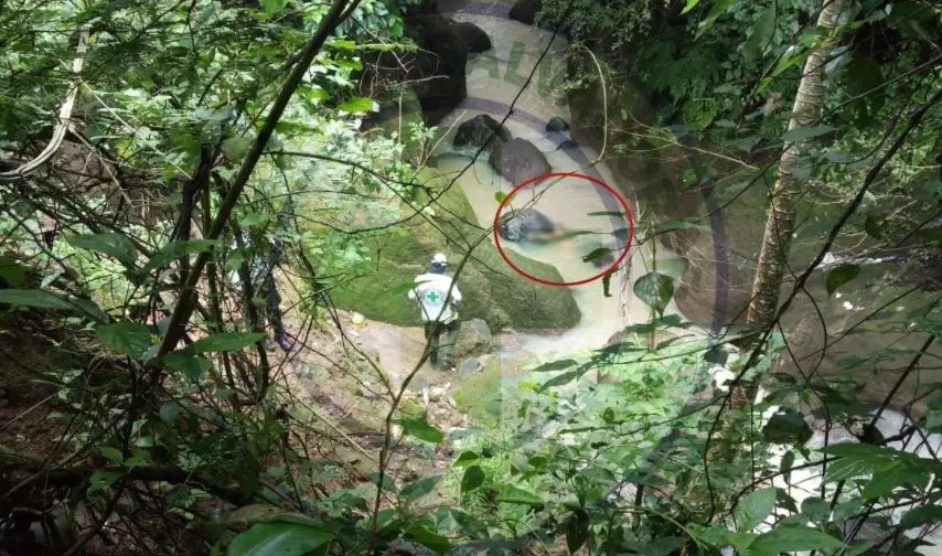 Cad&aacute;ver en r&iacute;o de Jard&iacute;nes del Recuerdo