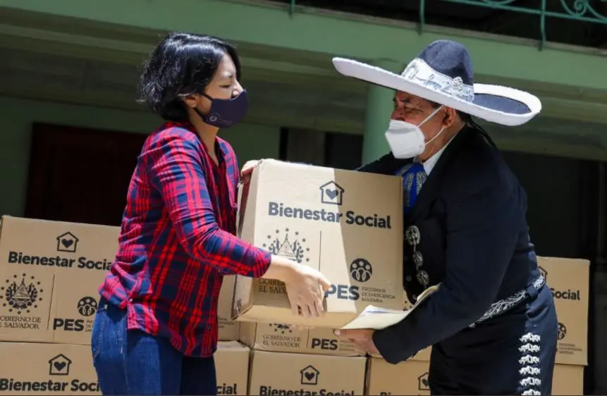 Paquete solidario a artistas