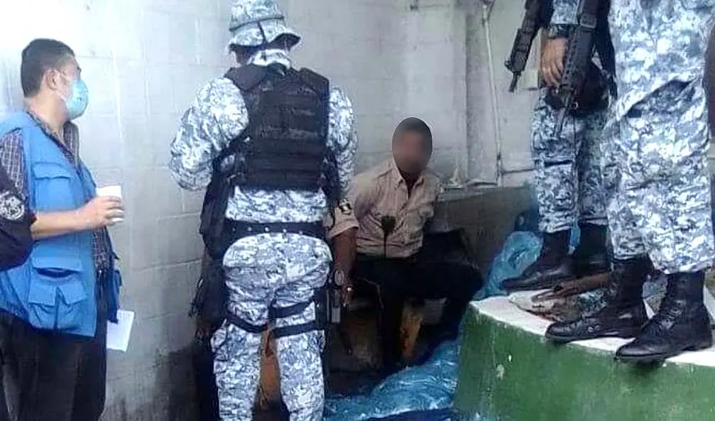 Capturar a un agente del CAM se&ntilde;alado de disparar Foto tomada de m&aacute;ximo gladiador