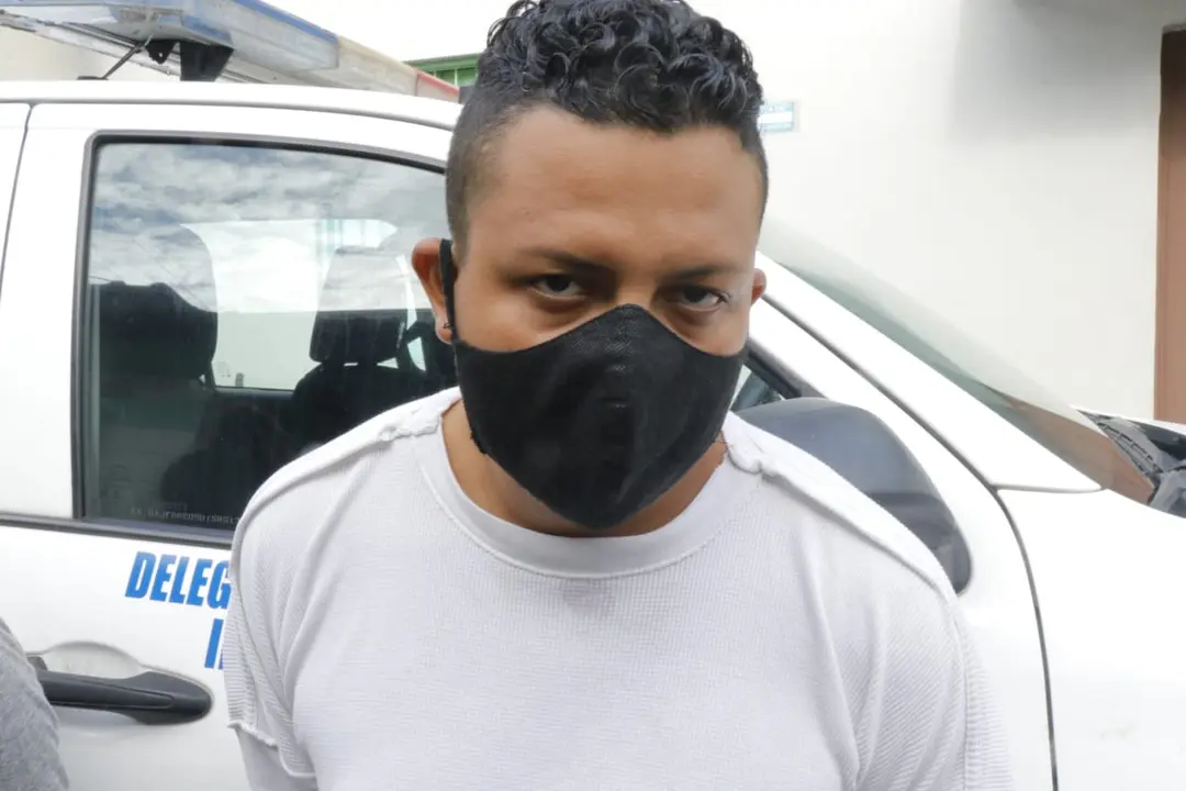 Padrastro del ni&ntilde;o de Vista al Lago