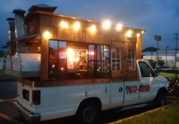 Pizza en Le&ntilde;a