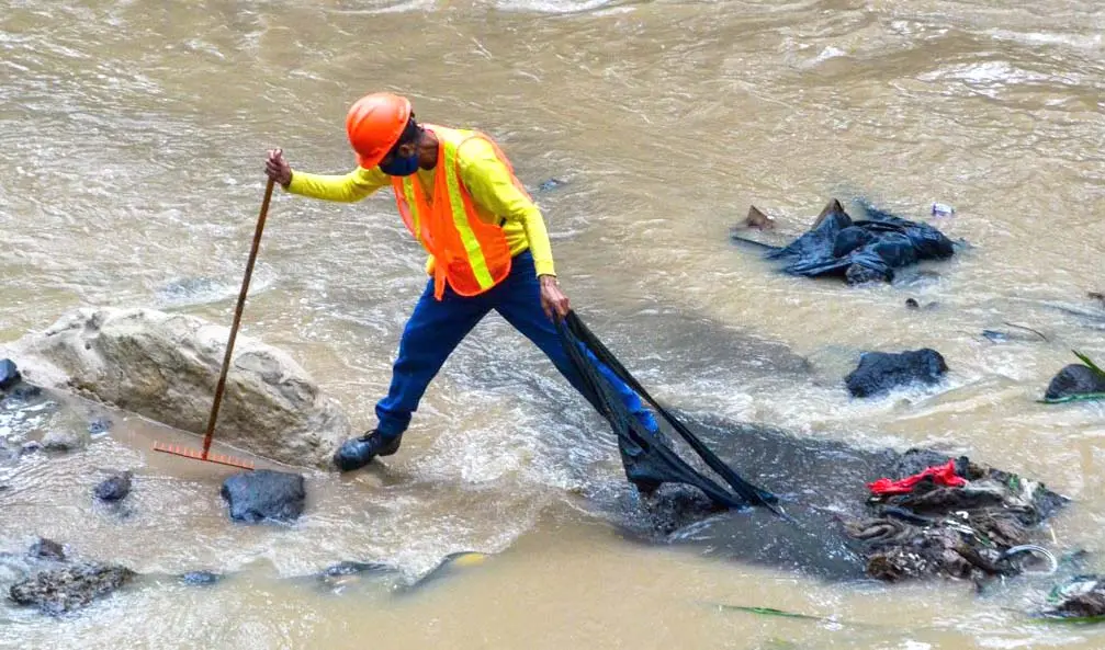 Realizan limpieza en quebrada El Garrobo de San Salvador Fotos Secretar&iacute;a de Prensa de la Presidencia 1