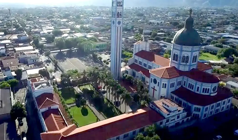 Iglesia Don R&uacute;a imagen tomada de Salesianos Don R&uacute;a