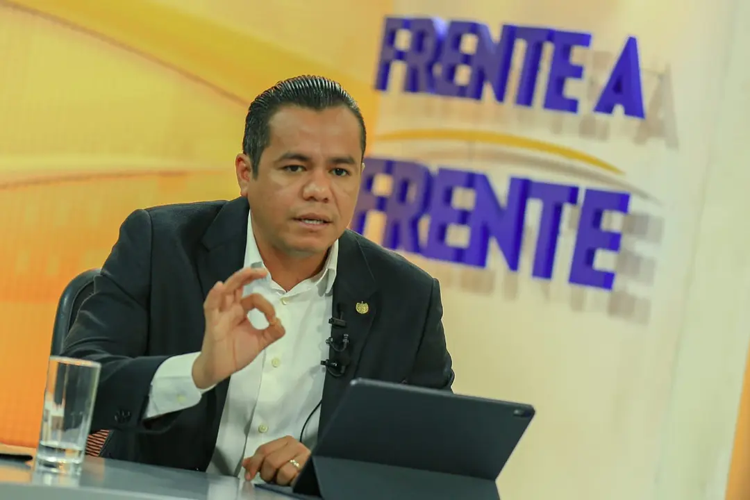 Ministro de Hacienda en Frente a Frente