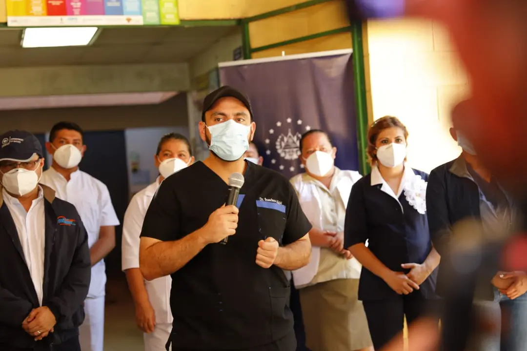 Alab&iacute; en un evento