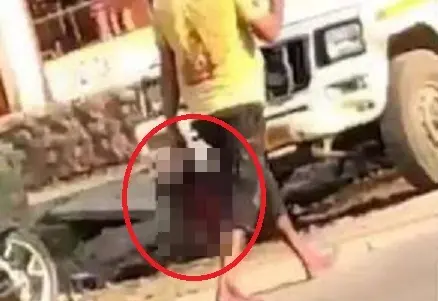 Hombre indio con cabeza de su esposa