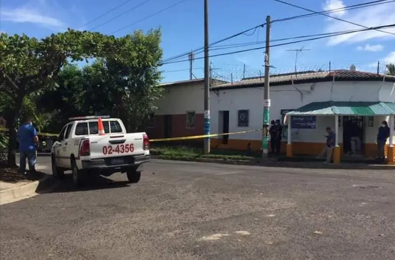 Hombre muerto en veh&iacute;culo