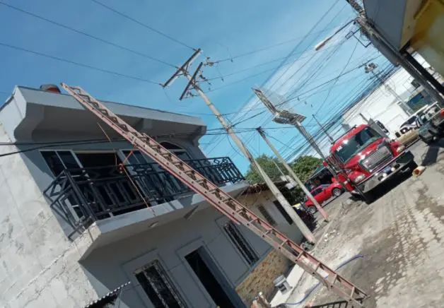 Menor de 17 a&ntilde;os recibe descarga el&eacute;ctrica