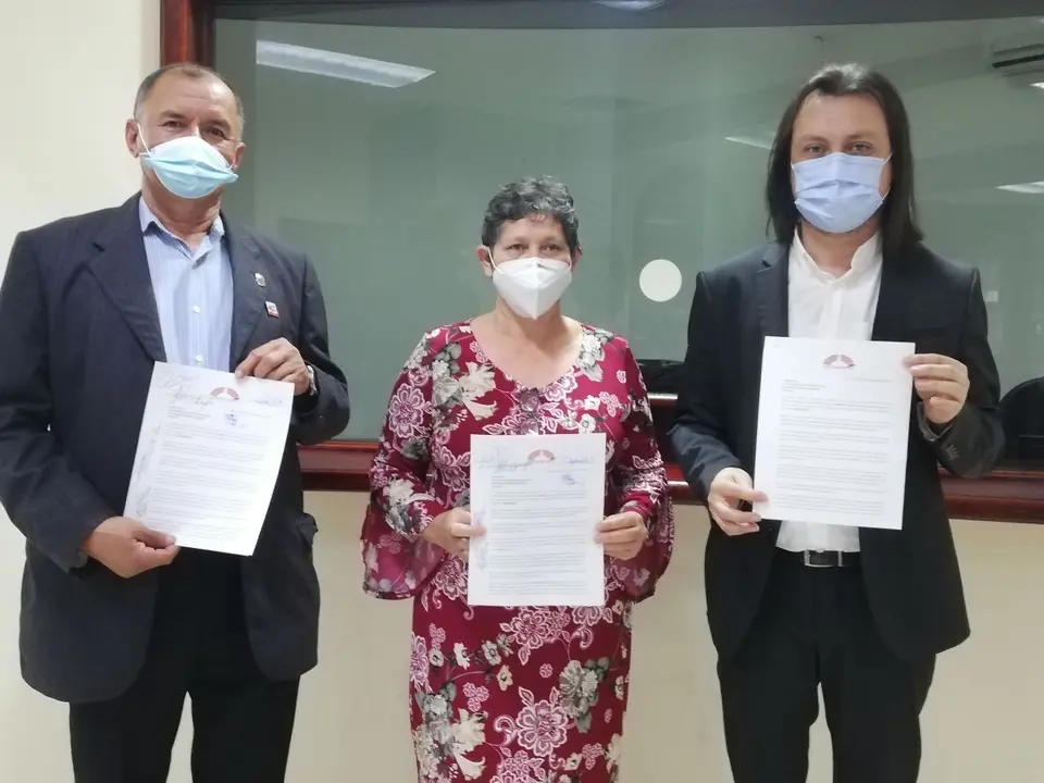 FMLN reduccir per&iacute;odos de diputados