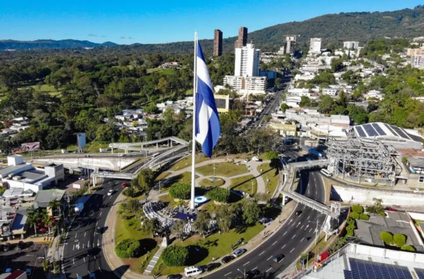 Bandera m&aacute;s grande