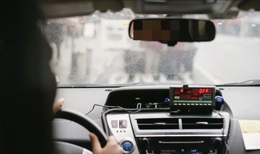 pexels-tim-samuel-5835306