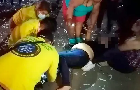 Mujer cay&oacute; del techo de su casa