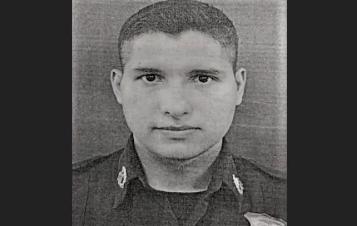 Polic&iacute;a la viol&oacute; y embaraz&oacute;