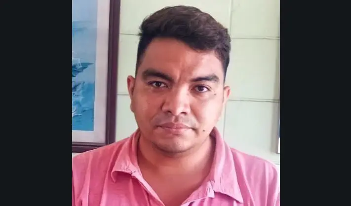 Sustra&iacute;a tarjetas de cr&eacute;dito