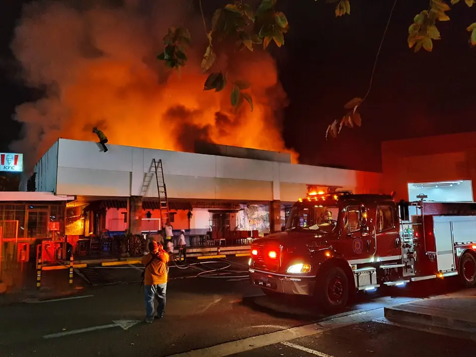 Incendio en Pueblo Viejo